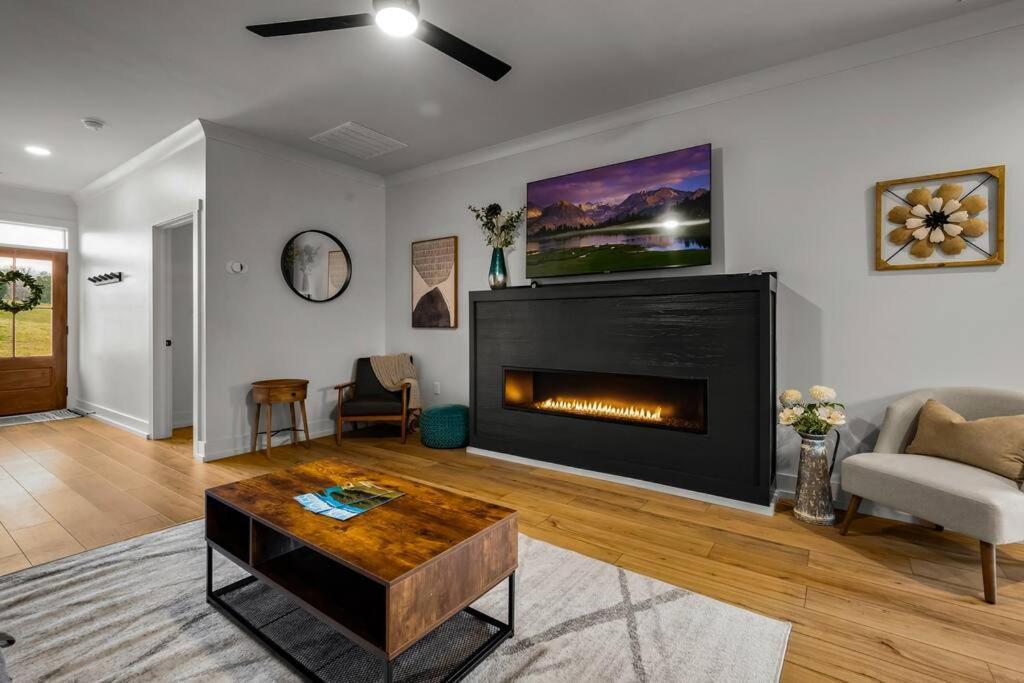 *Dog Friendly*Modern Home-Minutes To Dollywood, Gatlinburg, Smoky Mountains & Pigeon Forge! Zewnętrze zdjęcie
